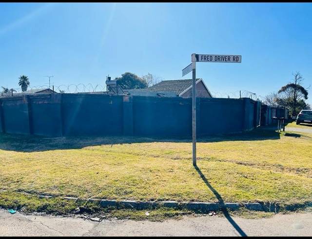 15 BEDROOM HOUSE FOR SALE IN RHODESFIELD